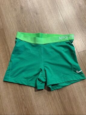 EUC Nike Pro shorts- Size L